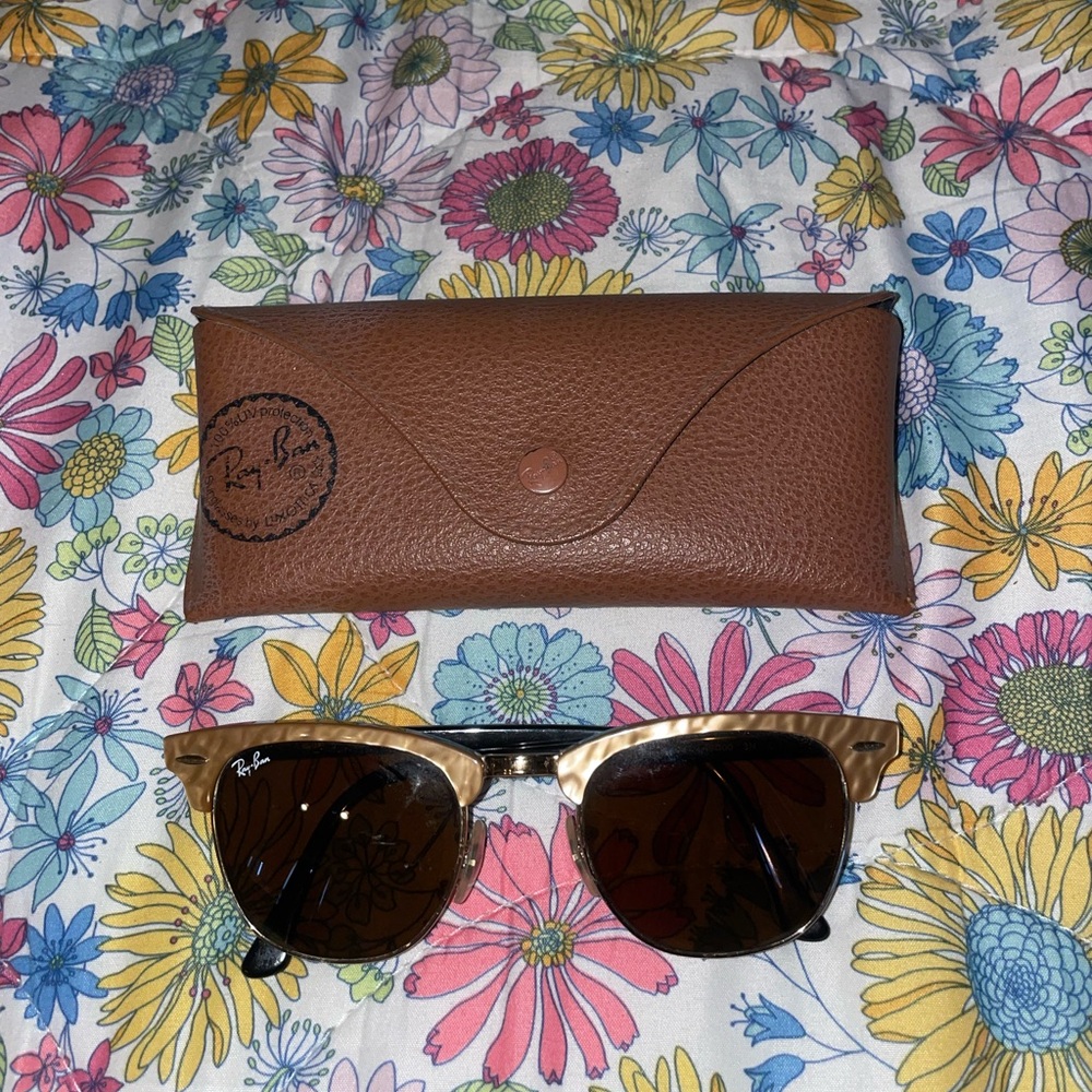 Ray-Ban Clubmaster Sunglasses with Brown Case
